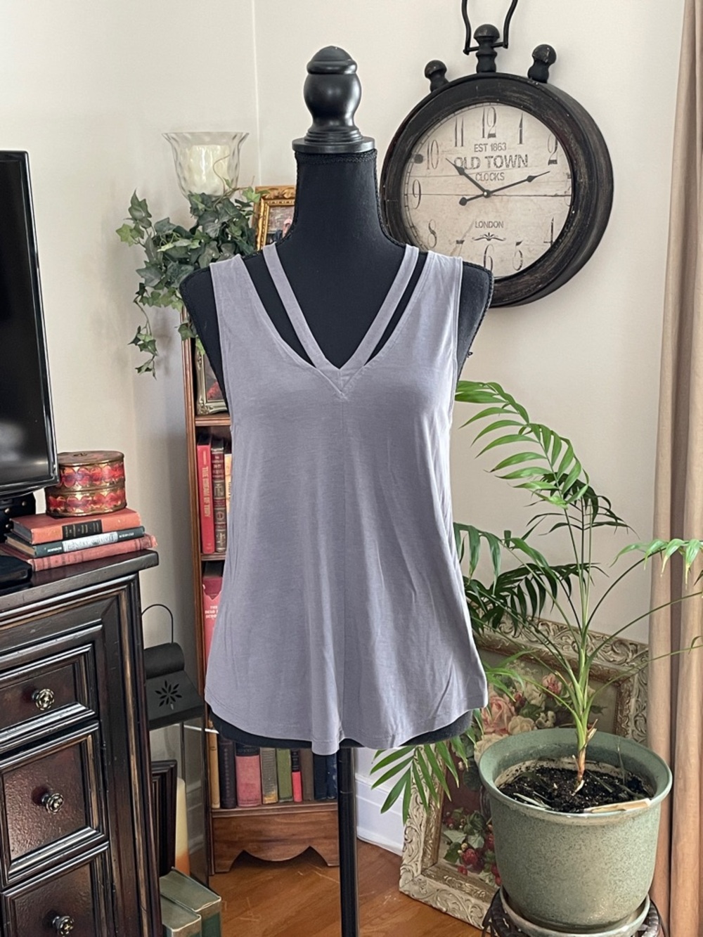 American Eagle Outfitters Light Gray Double-Strap V-Neck Tank
